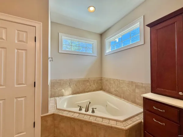 $714,900 | 7777 Scottsdale Drive, Newburgh, IN 47630