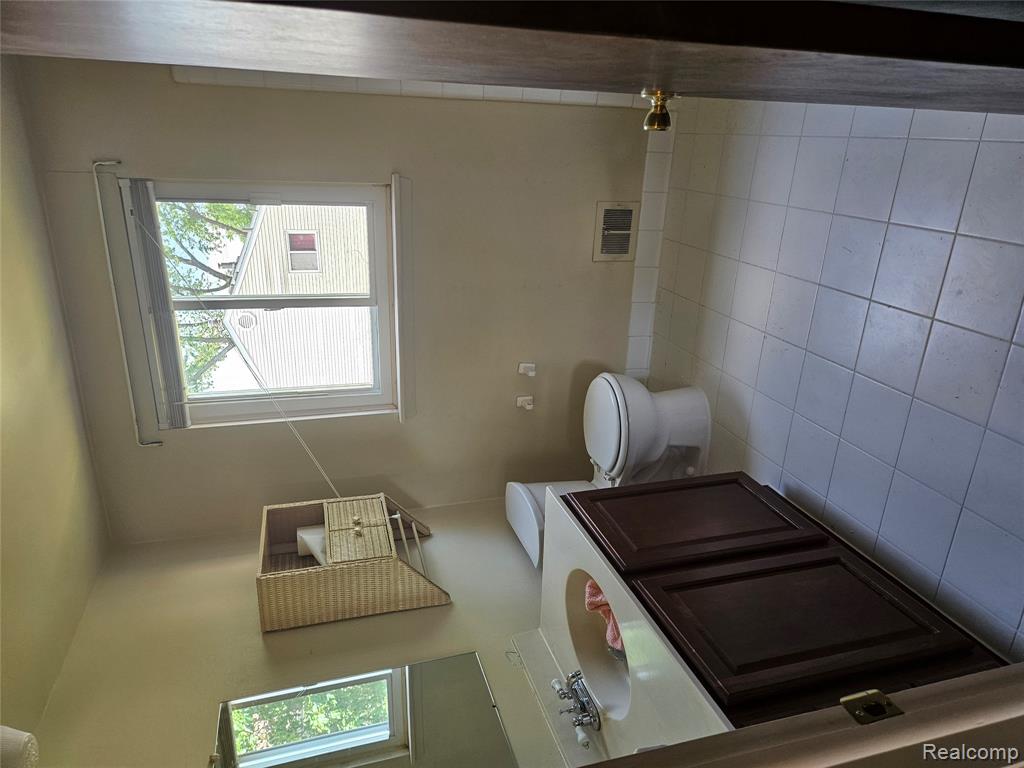 Undisclosed Address Roseville, MI 48066 - Photo 24 of 27 Gallery Image 24