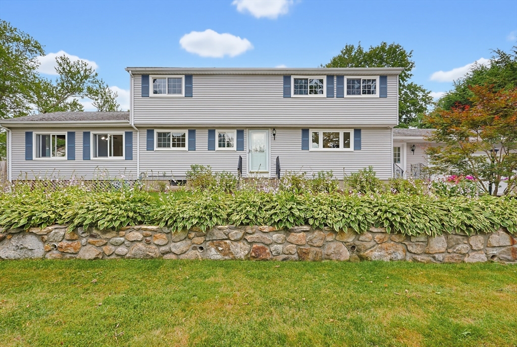 32 Falcon Street Worcester, MA 01603 - Photo 1 of 42