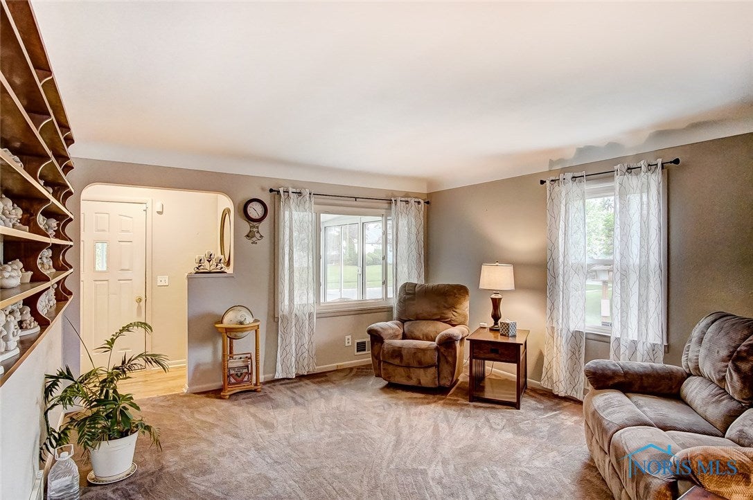 3235 Sherbrooke Road Toledo, OH 43606 - Photo 9 of 36 Gallery Image 9