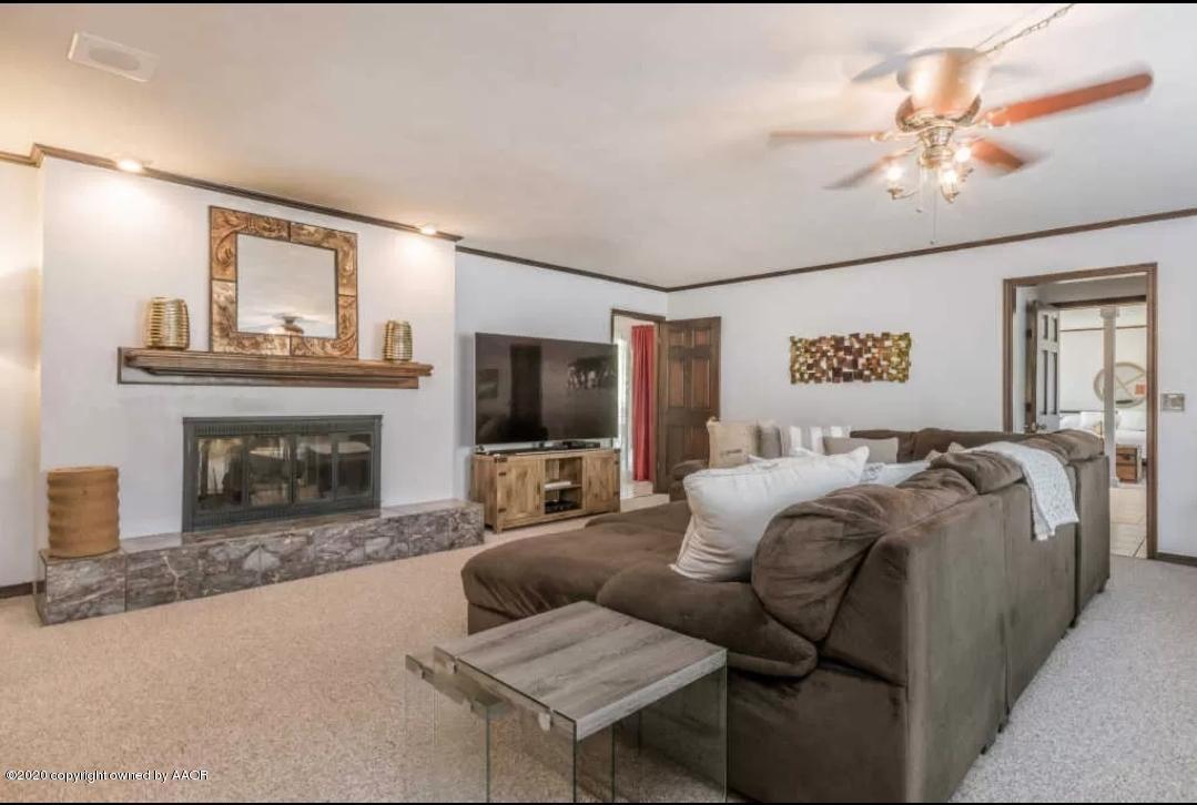 18 Windsor Road Amarillo, TX 79124 - Photo 3 of 15 LIVING ROOM VIEW 1