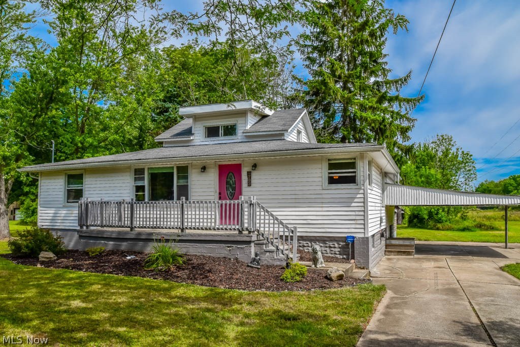 Not your typical cookie cutter home! This 3 bedroom home is filled with unique features to enjoy!