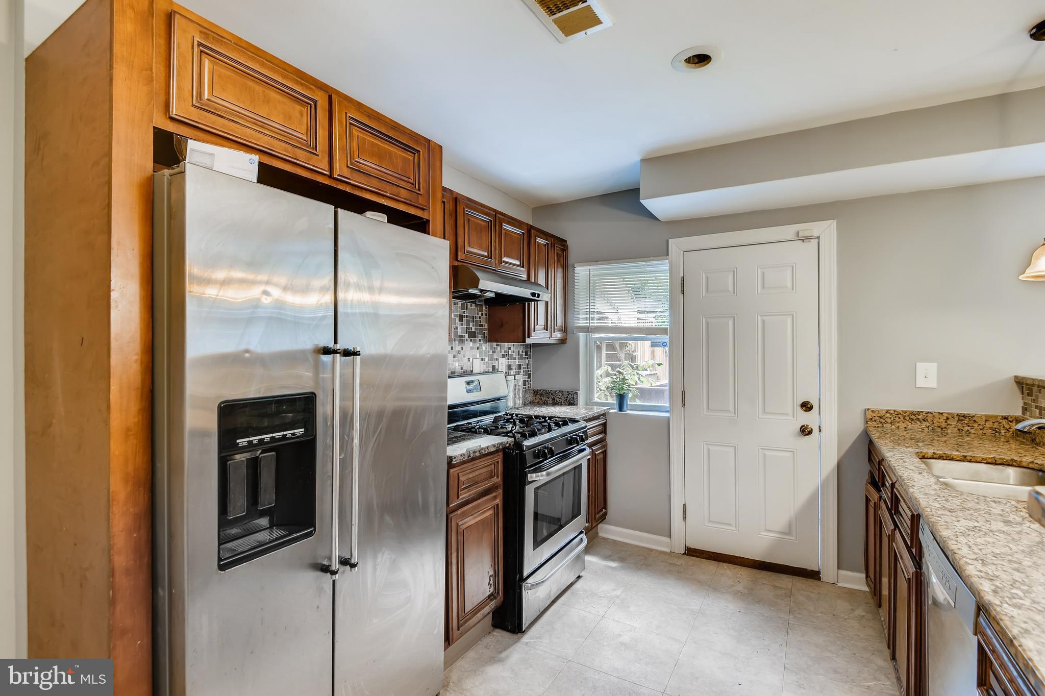 4143 Fairfax Road Baltimore, MD 21216 - Photo 8 of 23