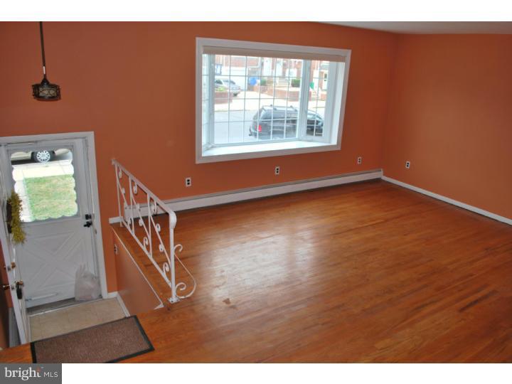 3508 Byrne Road Philadelphia, PA 19154 - Photo 3 of 20 Living Room