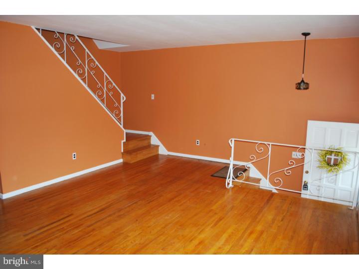 3508 Byrne Road Philadelphia, PA 19154 - Photo 4 of 20 Living Room