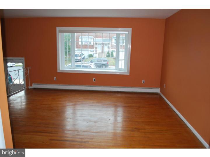 3508 Byrne Road Philadelphia, PA 19154 - Photo 5 of 20 Living Room