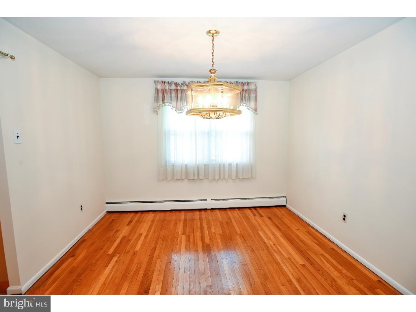1570 Deer Run Road Warminster, PA 18974 - Photo 10 of 25 Dining Room