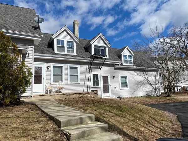 $1,700 | 38 Summer Street, Unit A, Franklin, MA 02038