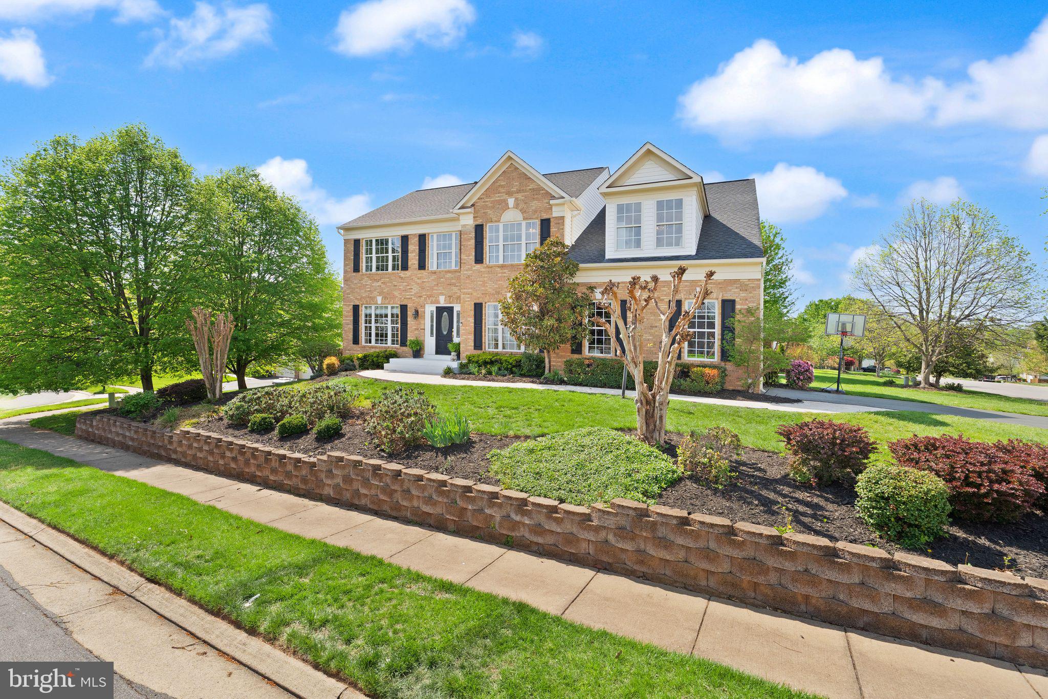 43179 Parkers Ridge Drive Leesburg, VA 20176 - Photo 5 of 108 a front view of a house with a yard