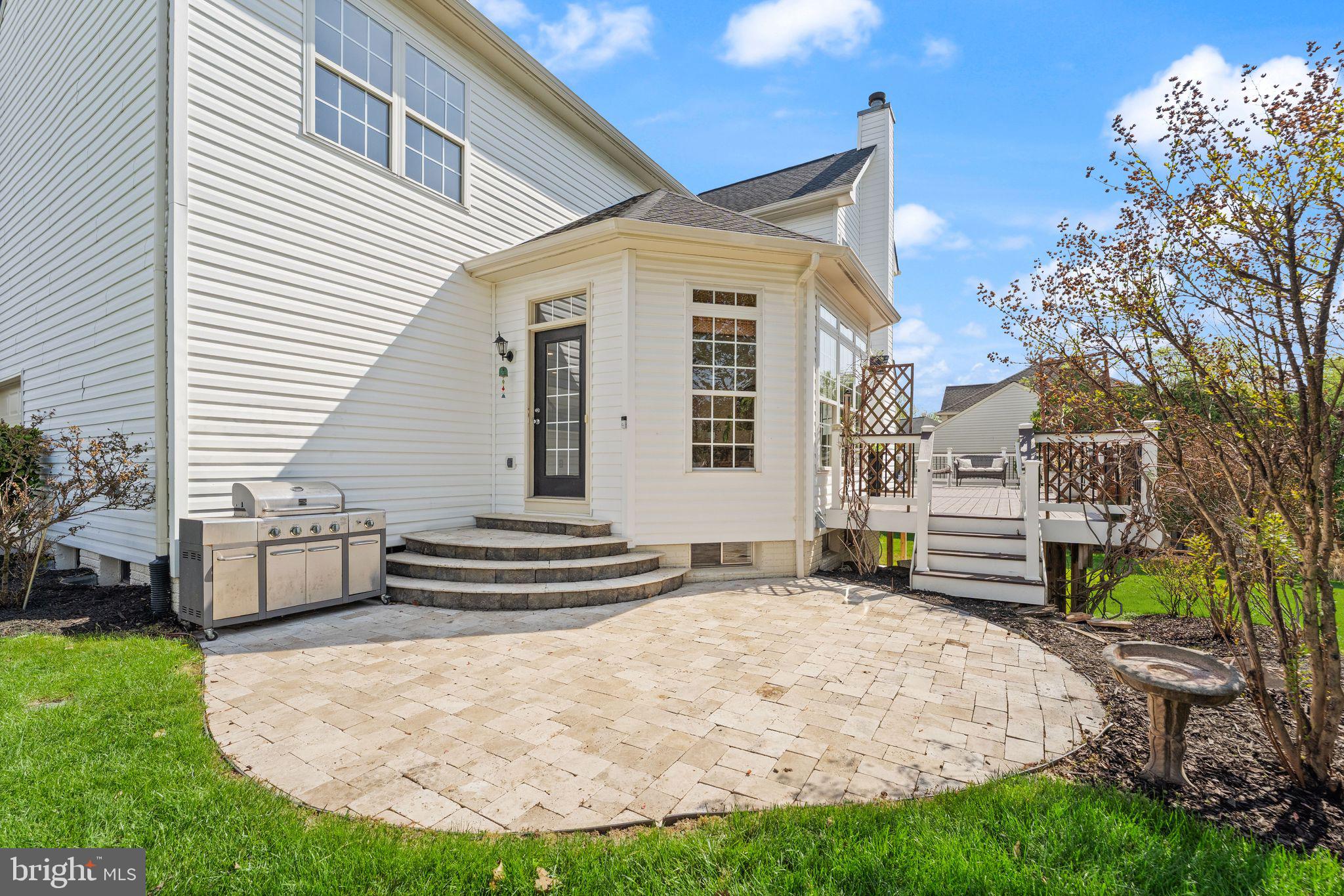 43179 Parkers Ridge Drive Leesburg, VA 20176 - Photo 85 of 108 a front view of a house with a garden and plants
