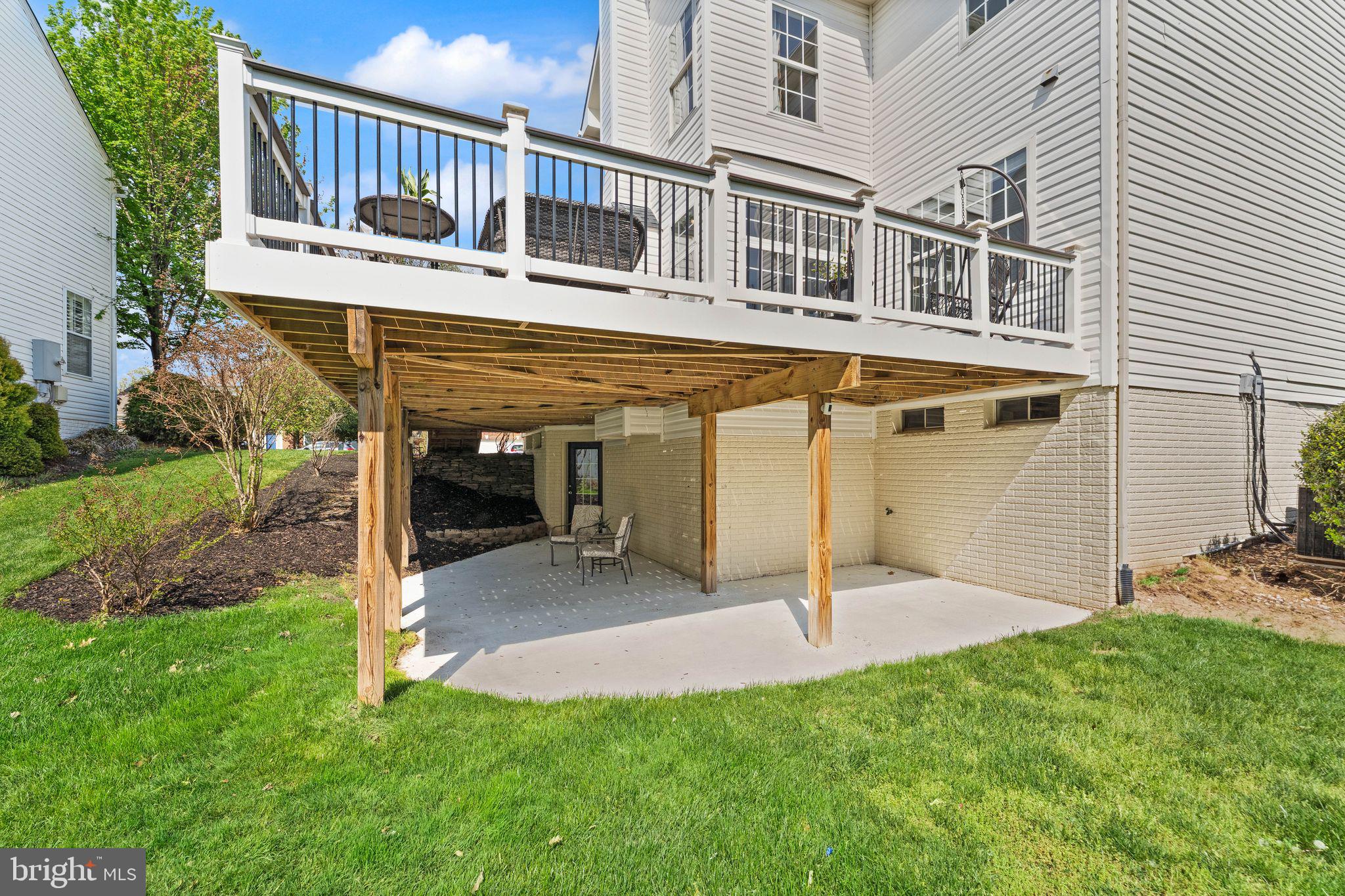 43179 Parkers Ridge Drive Leesburg, VA 20176 - Photo 89 of 108 a view of a house with a yard and deck