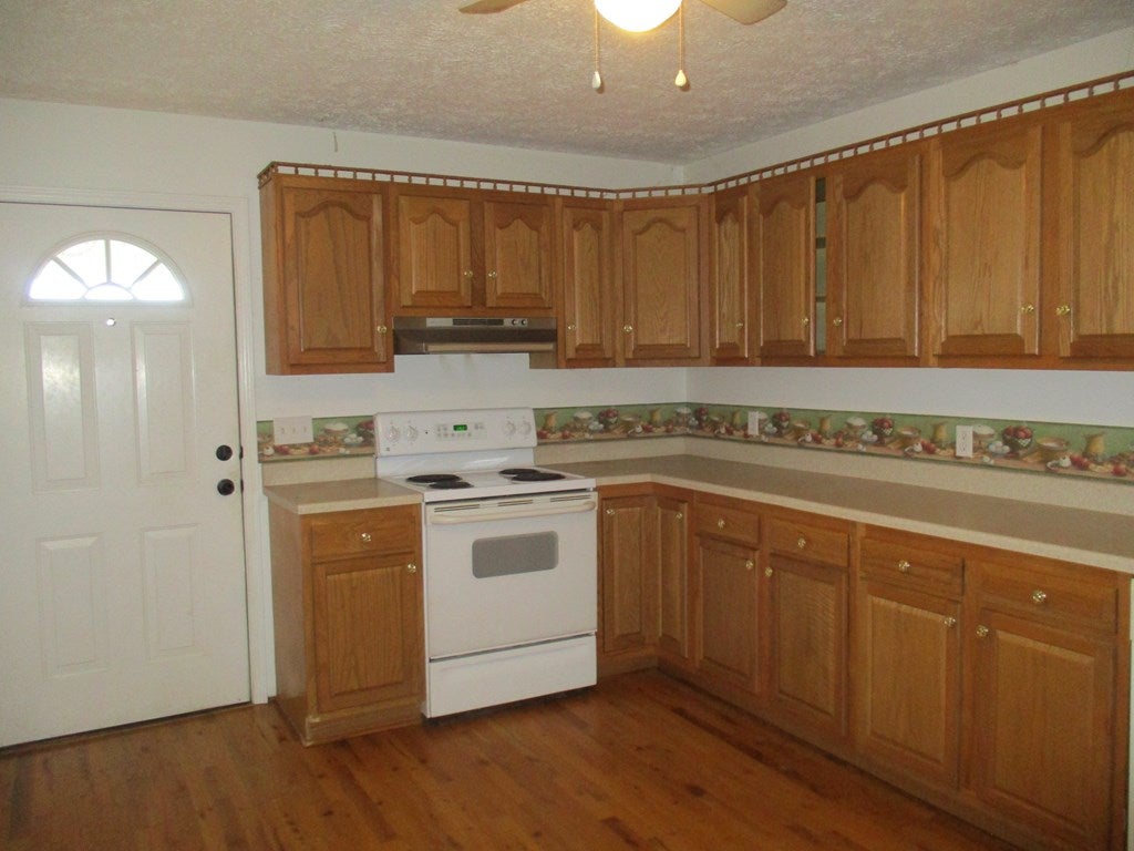 695 Adwolfe Road Marion, VA 24354 - Photo 4 of 21 Gallery Image 4
