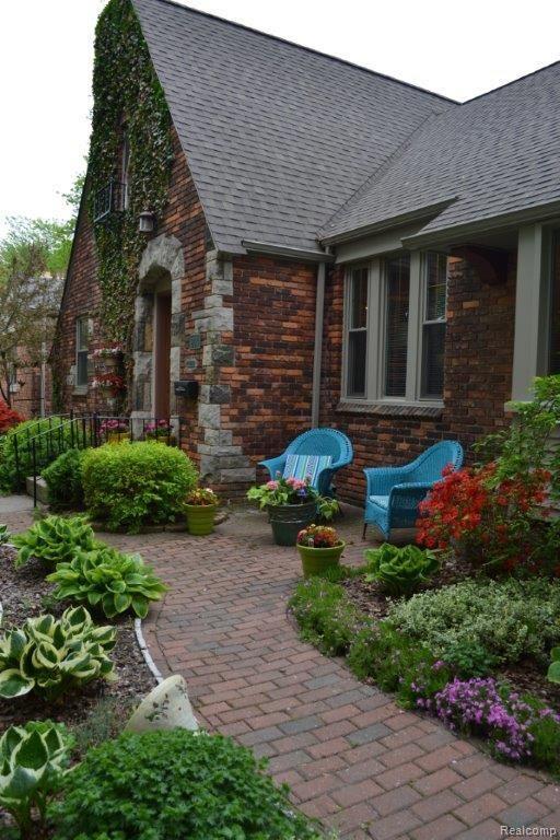 803 Barrington Road Grosse Pointe, MI 48230 - Photo 3 of 15 Barrington 284.jpg