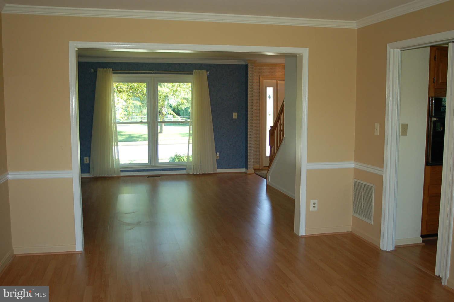 9033 Spring Valley Drive Frederick, MD 21701 - Photo 10 of 29 Living Room
