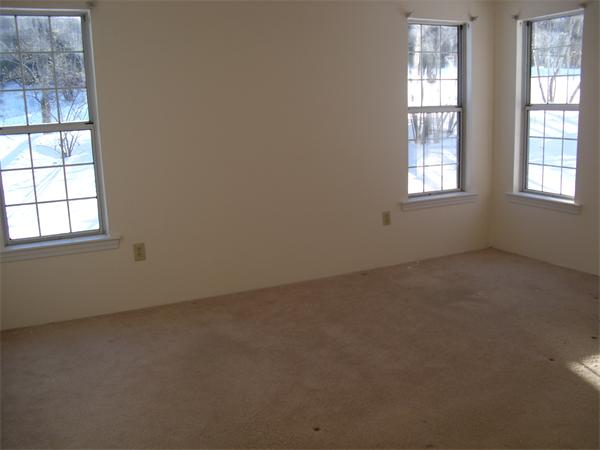 912 D Ridgefield Circle, Unit D Clinton, MA 01510 - Photo 6 of 12 Gallery Image 6