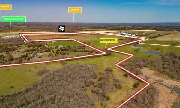 a view of a tennis court