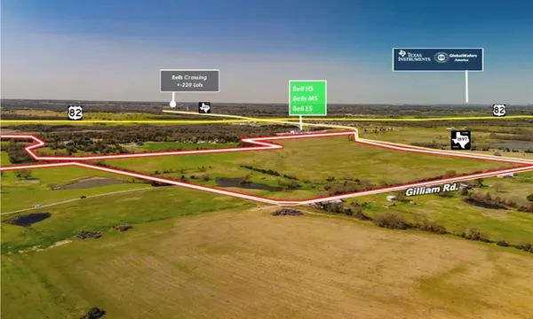 a view of an indoor swimming pool