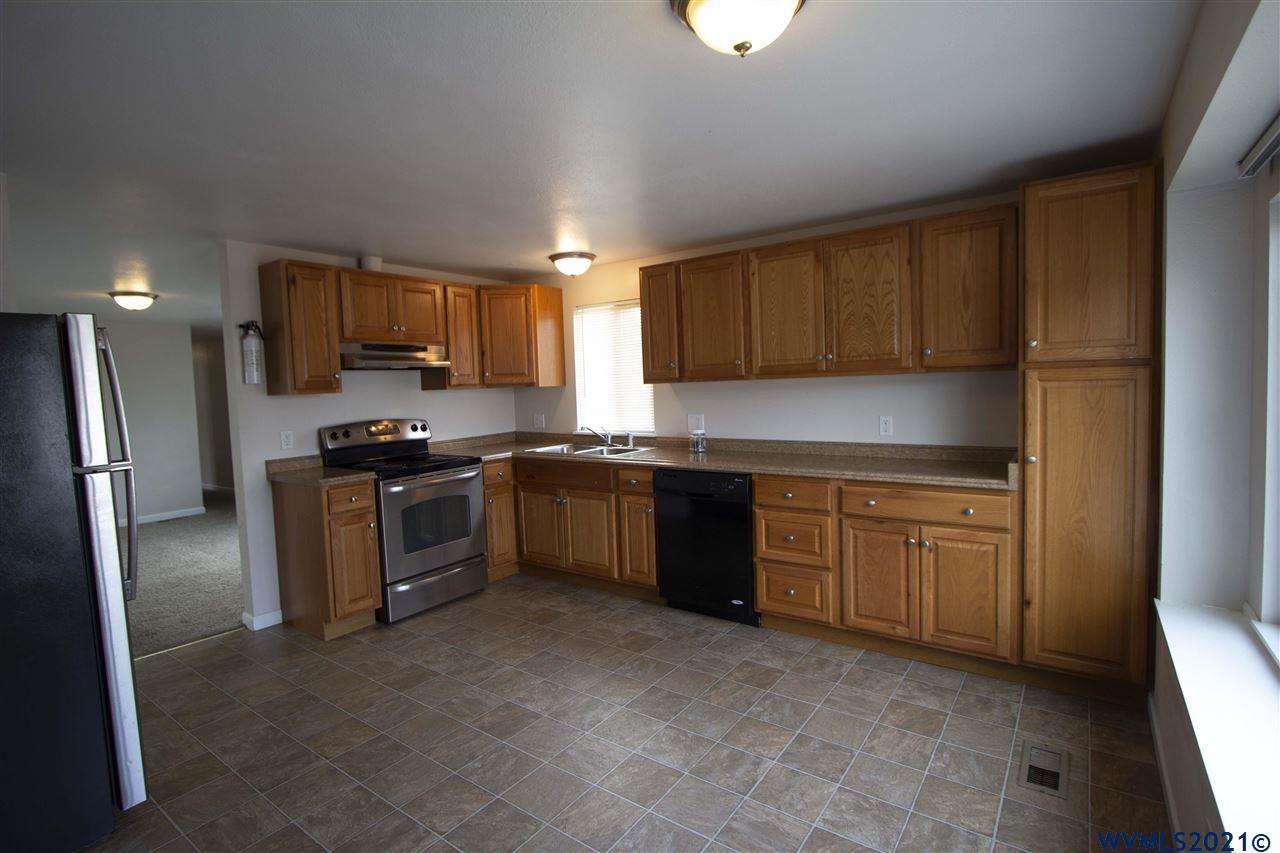 2010 Southwest 3rd ( Street, Unit 4 Corvallis, OR 97333 - Photo 5 of 22