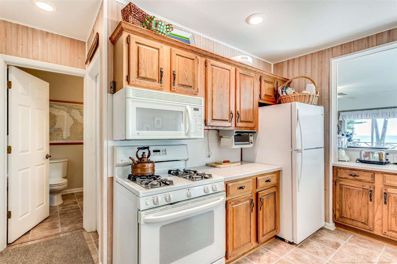 3955 Lakeshore Road Lexington, MI 48450 - Photo 20 of 51 31397860-19.JPG