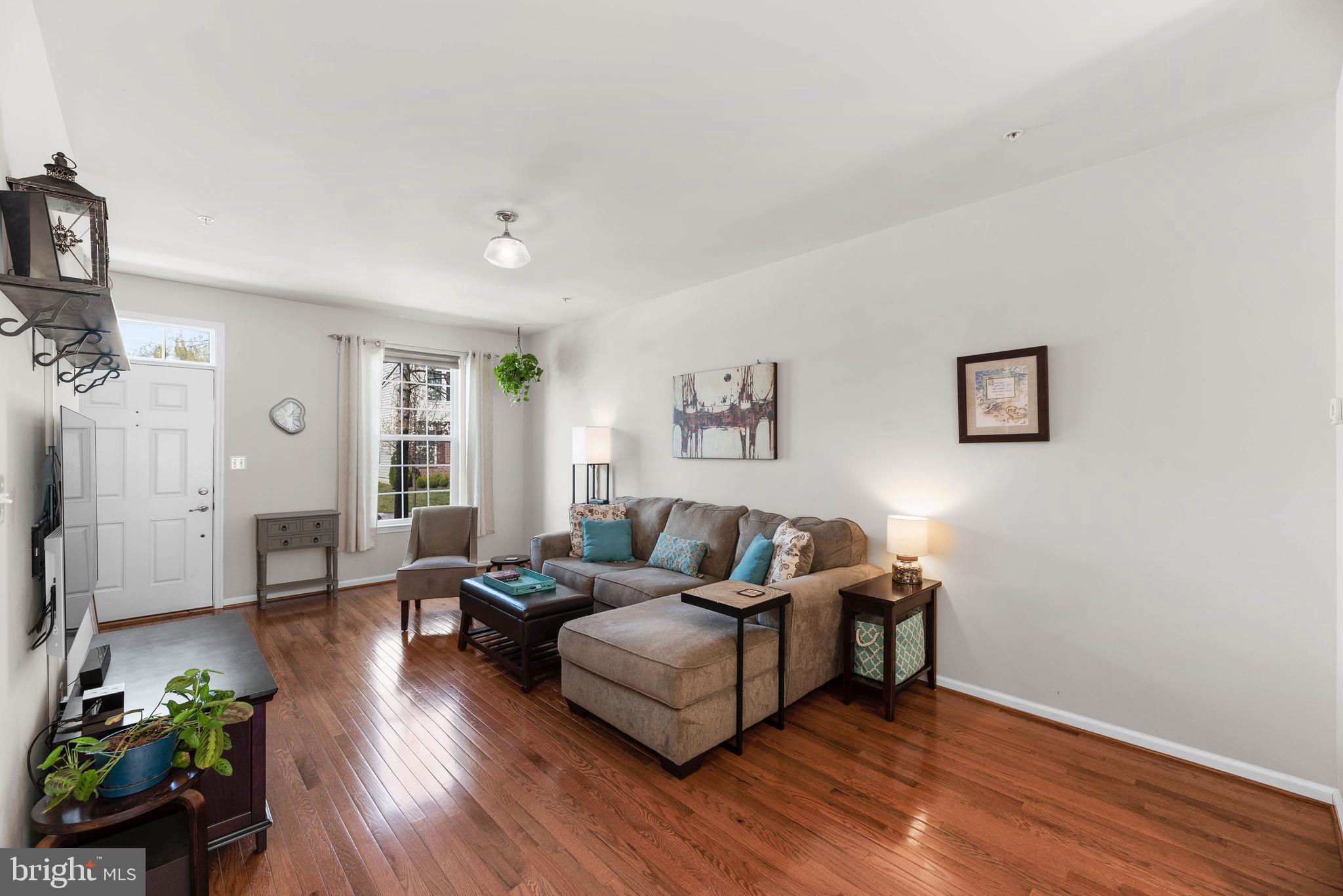 7230 Abbey Road Elkridge, MD 21075 - Photo 3 of 34 Living room