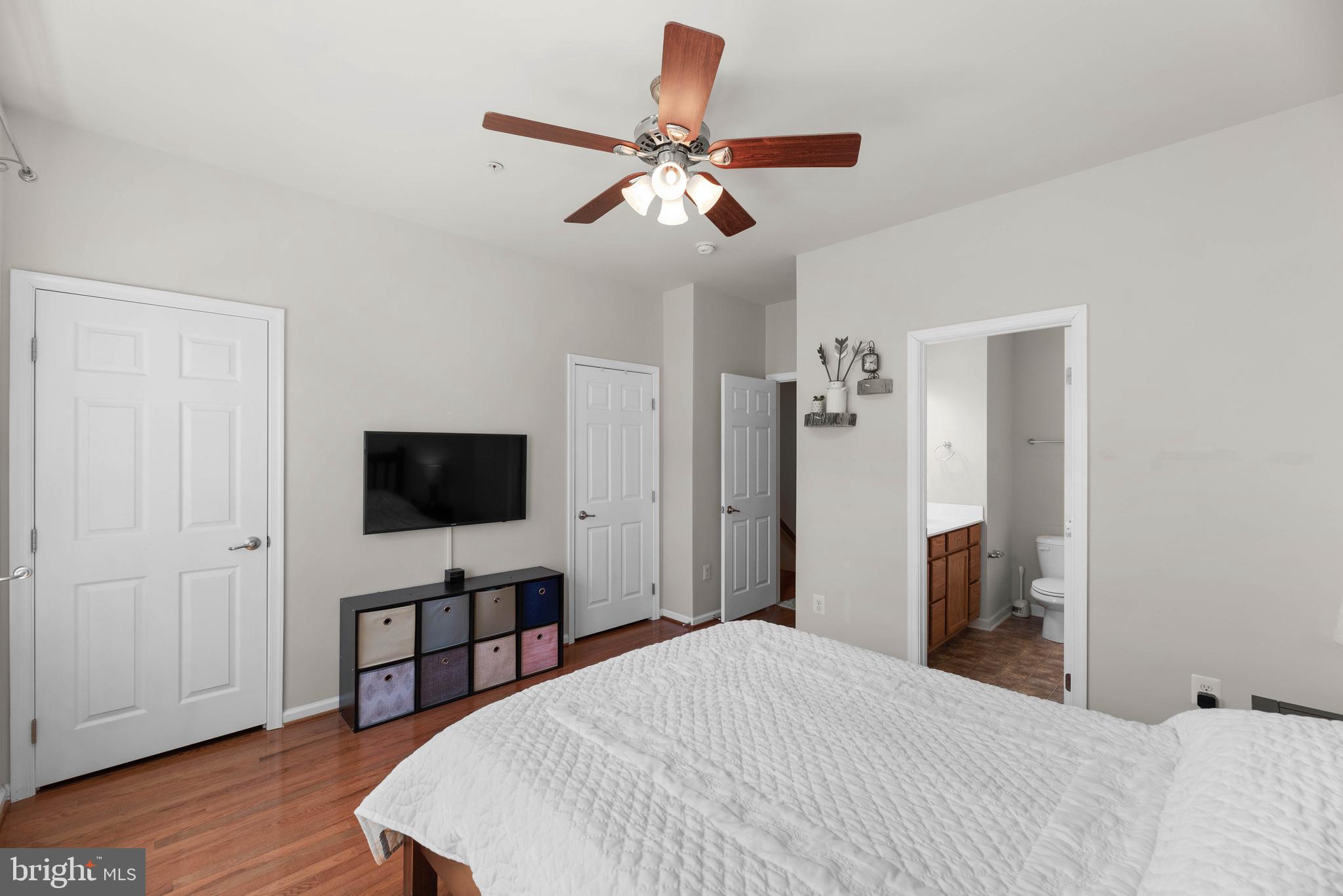 7230 Abbey Road Elkridge, MD 21075 - Photo 21 of 34 Owner's bedroom