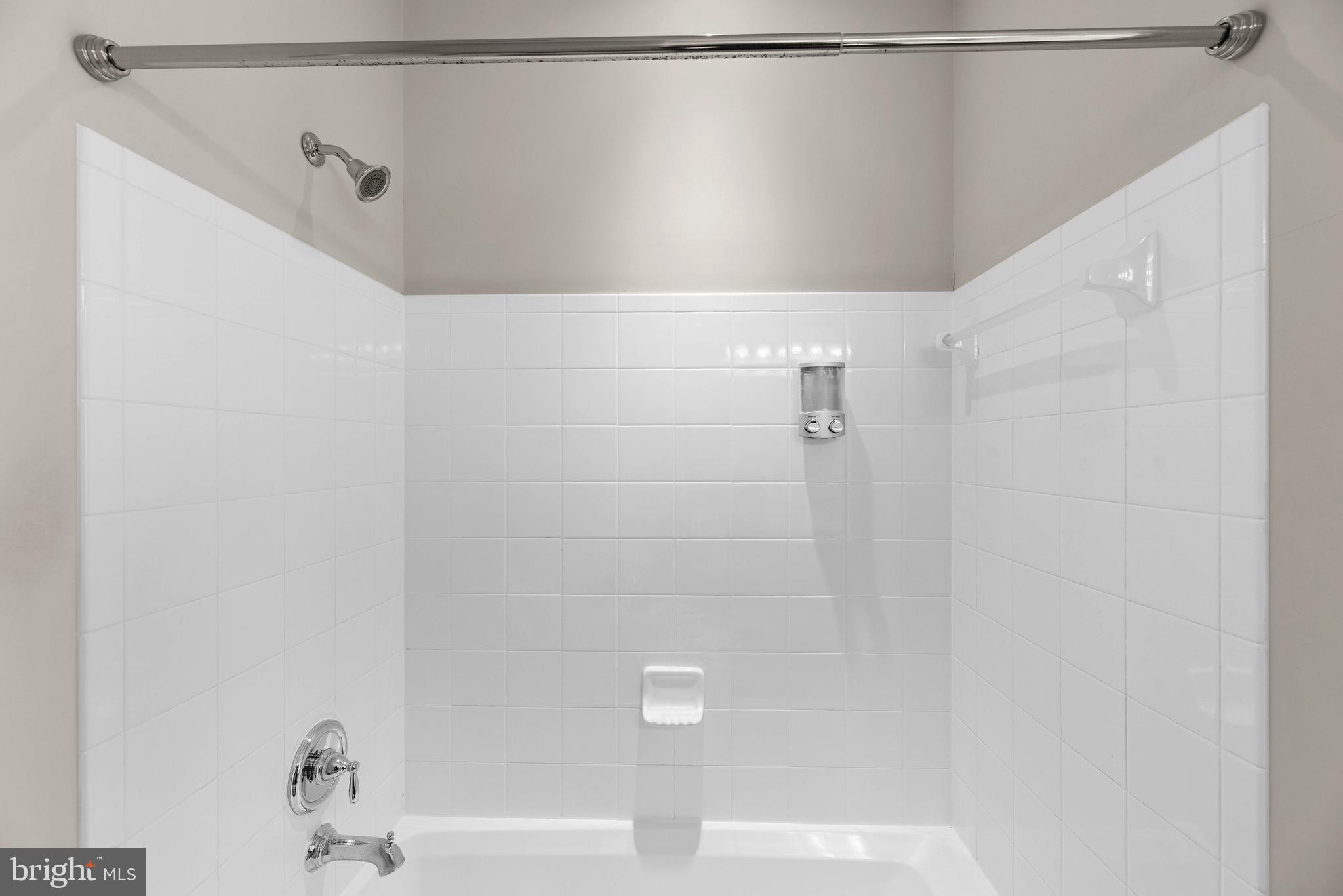 7230 Abbey Road Elkridge, MD 21075 - Photo 23 of 34 Owner's bathroom