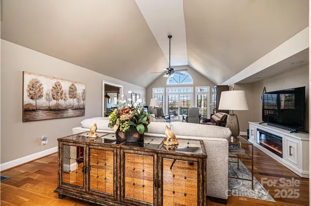 $674,900 | 456 North Shore Drive, Hickory, NC 28601