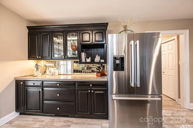 $674,900 | 456 North Shore Drive, Hickory, NC 28601