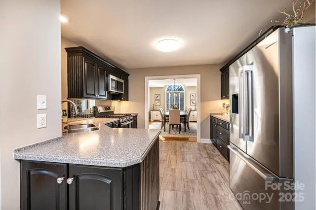 $674,900 | 456 North Shore Drive, Hickory, NC 28601