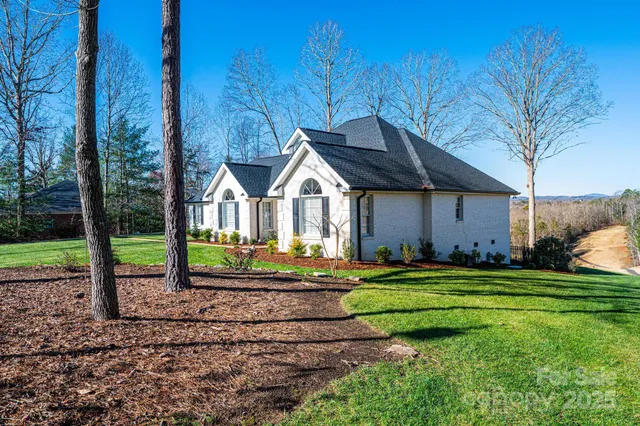 $674,900 | 456 North Shore Drive, Hickory, NC 28601