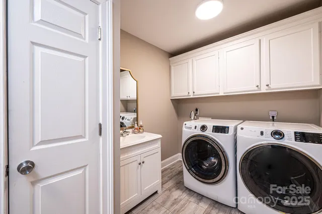 $674,900 | 456 North Shore Drive, Hickory, NC 28601