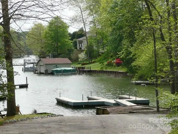 $674,900 | 456 North Shore Drive, Hickory, NC 28601