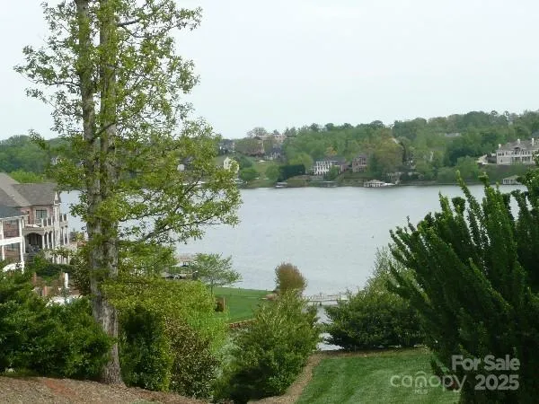 $674,900 | 456 North Shore Drive, Hickory, NC 28601