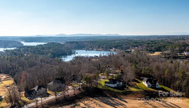 $674,900 | 456 North Shore Drive, Hickory, NC 28601