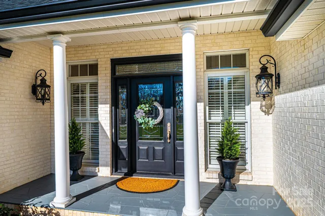 $674,900 | 456 North Shore Drive, Hickory, NC 28601