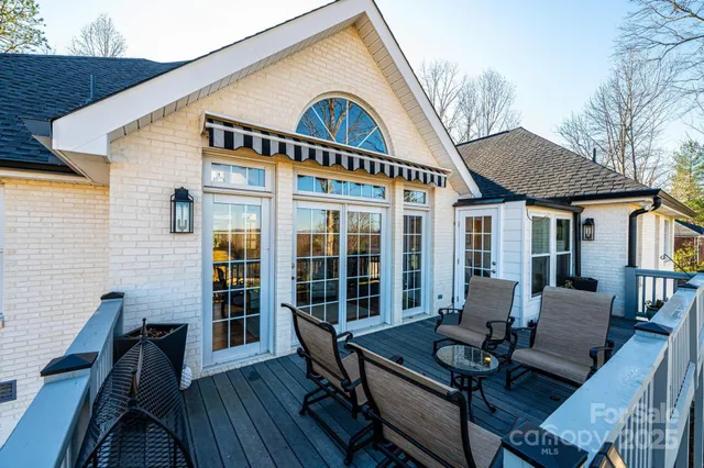 $674,900 | 456 North Shore Drive, Hickory, NC 28601