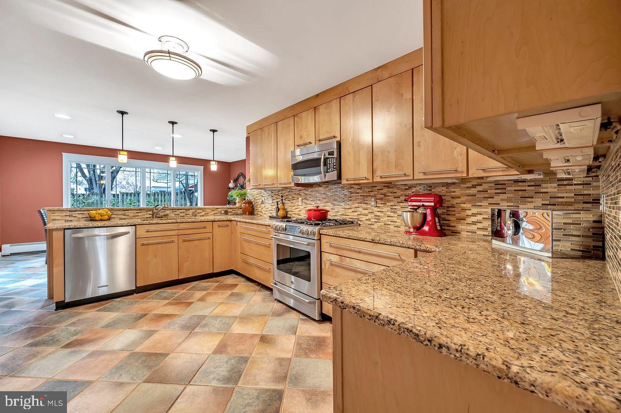 13 Griggs Road Cranbury, NJ 08512 - Photo 17 of 38