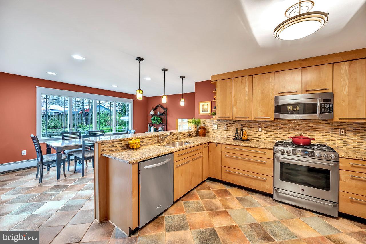 13 Griggs Road Cranbury, NJ 08512 - Photo 18 of 38