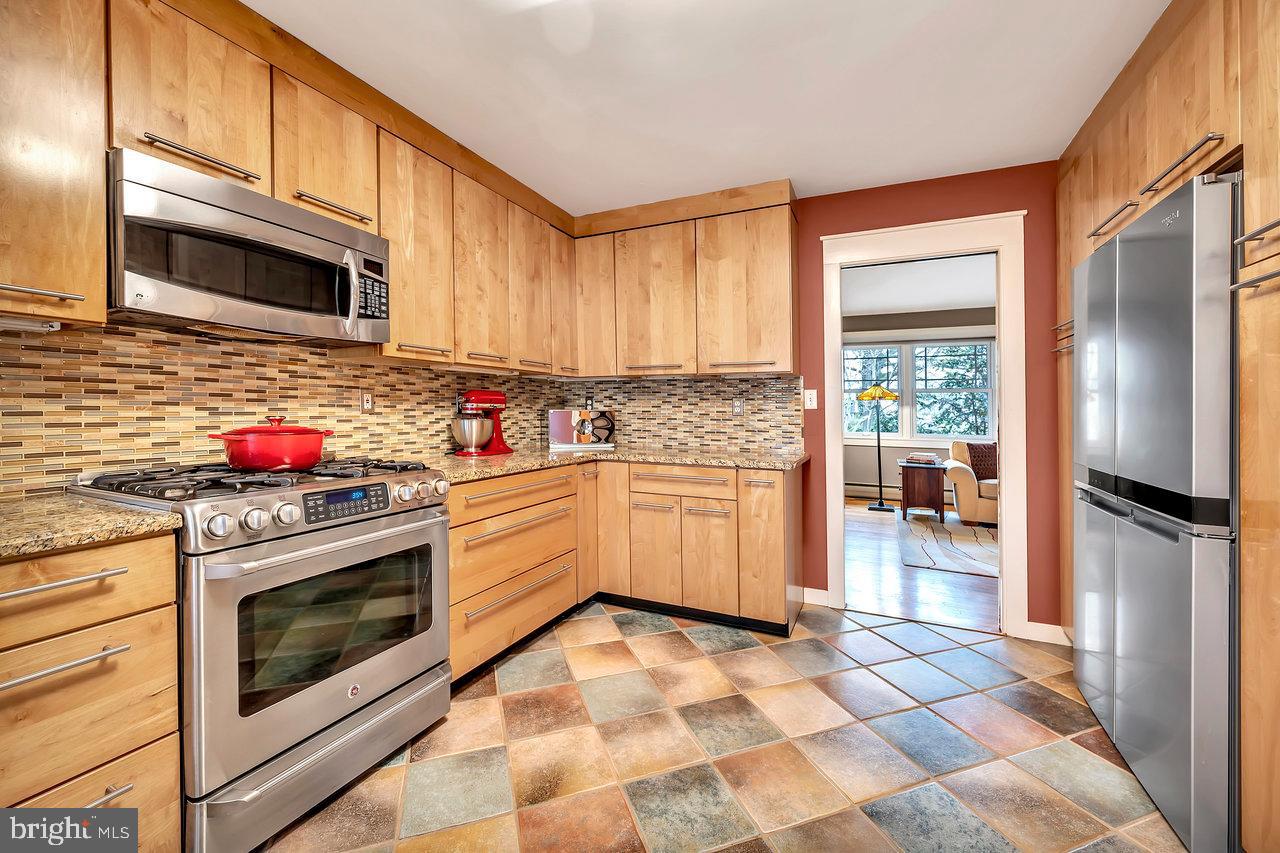 13 Griggs Road Cranbury, NJ 08512 - Photo 19 of 38