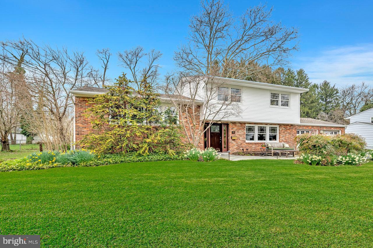 13 Griggs Road Cranbury, NJ 08512 - Photo 3 of 38