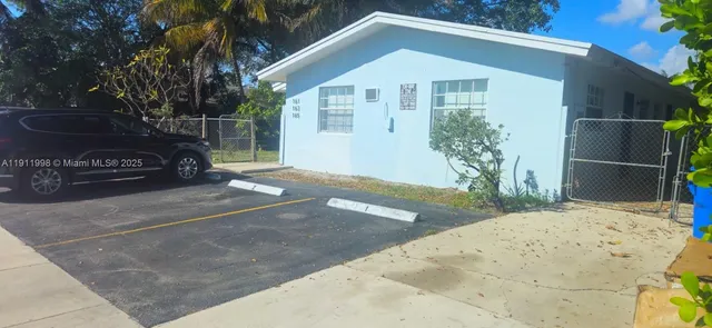 $1,500 | 161 Northwest 40th Street, Unit 2, Oakland Park, FL 33309