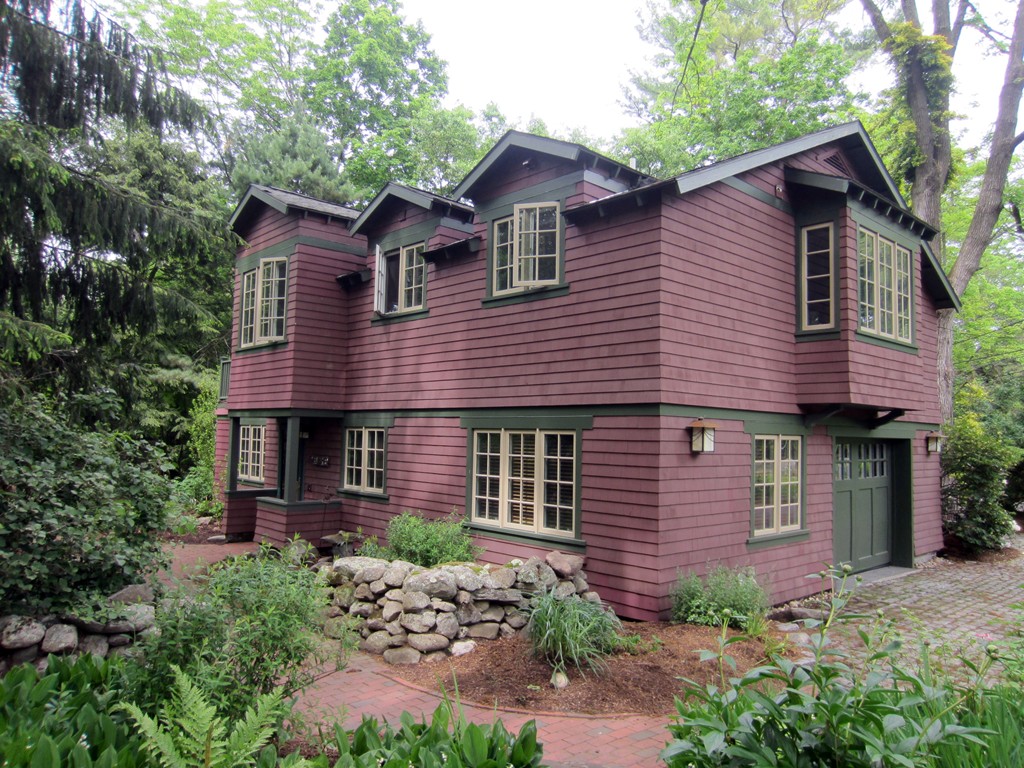 9 West Riding Street Wellesley, MA 02482 - Photo 1 of 16 a front view of a house with garden