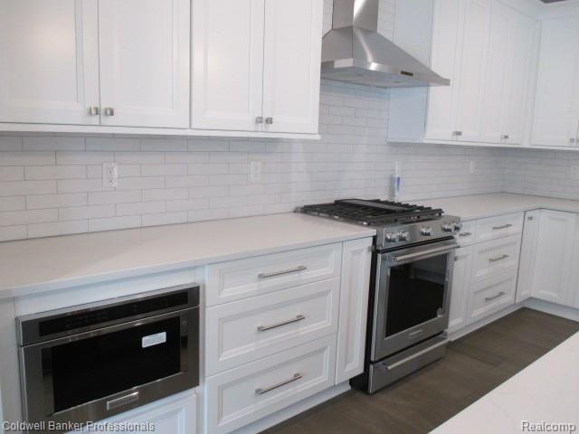 4107 Buckingham Road Royal Oak, MI 48073 - Photo 10 of 46 BUILT IN MICROWAVE