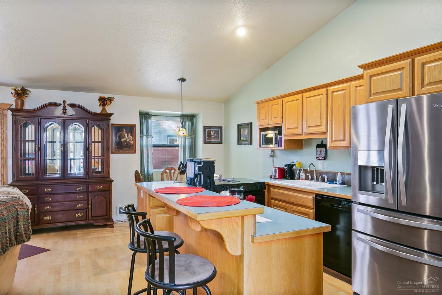 1727 Southwest 27th Street Redmond, OR 97756 - Photo 2 of 25 Gallery Image 2