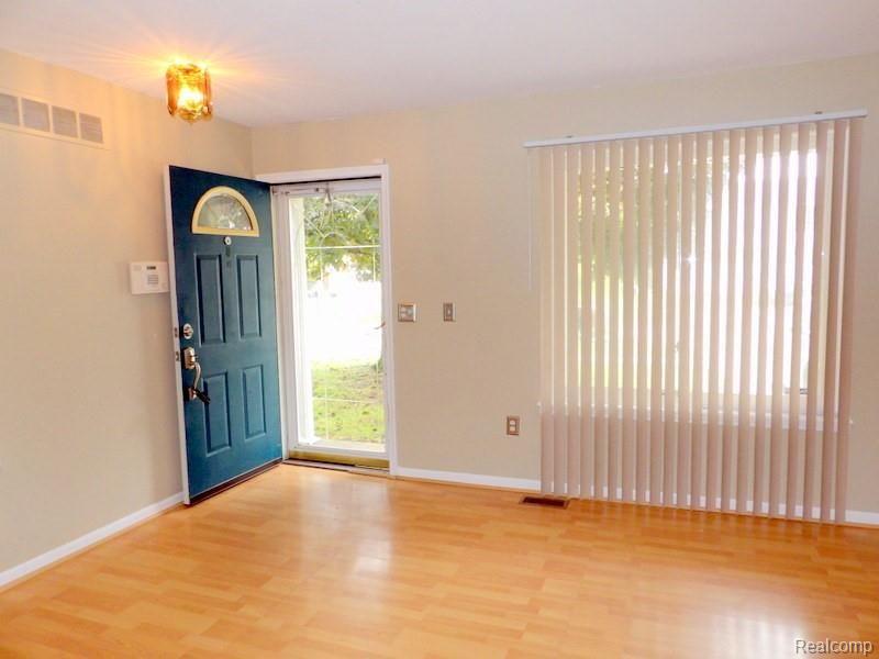 22226 Derby Road Woodhaven, MI 48183 - Photo 10 of 41