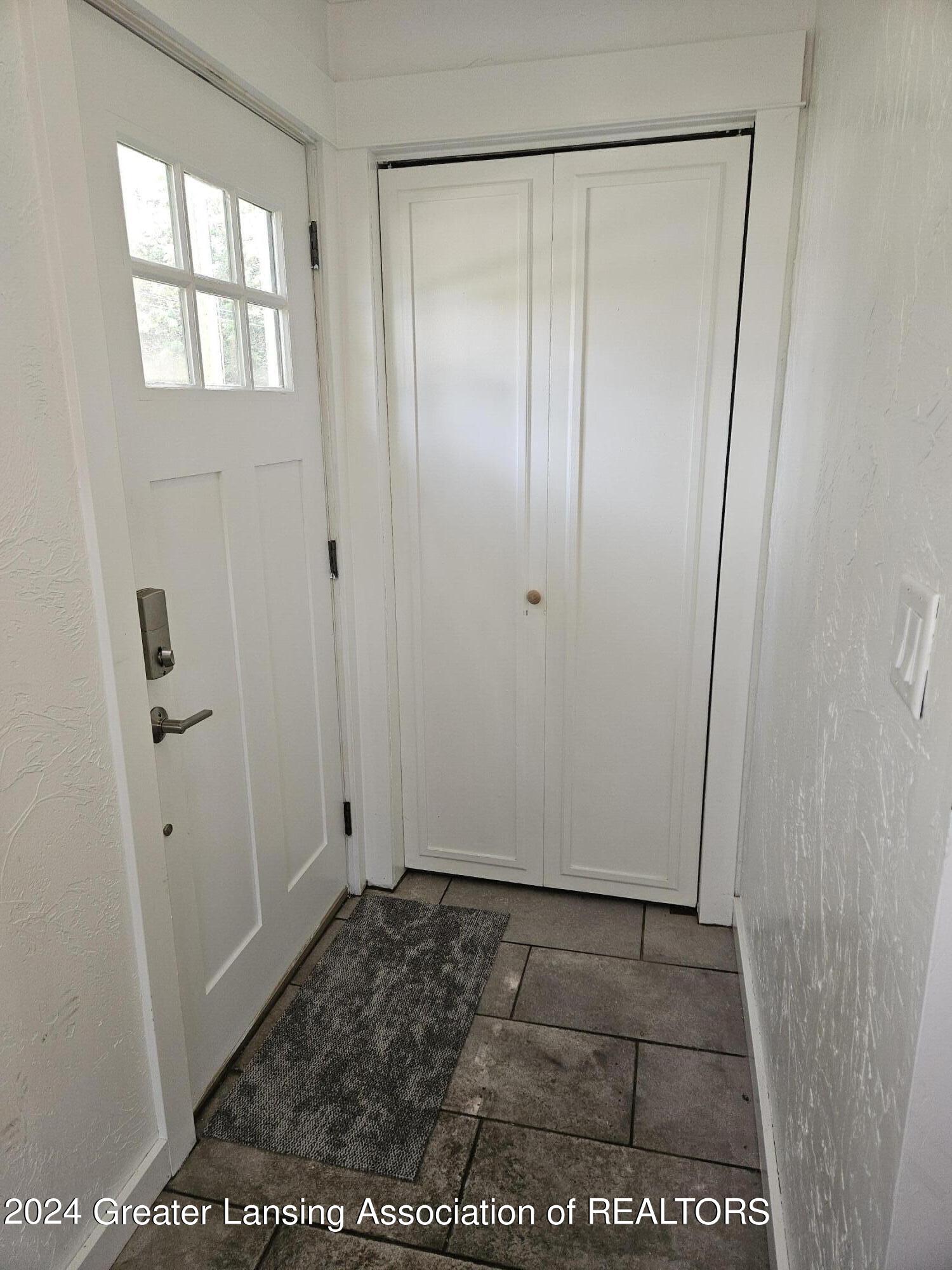 2048 Hamilton Road Okemos, MI 48864 - Photo 2 of 39 Entry