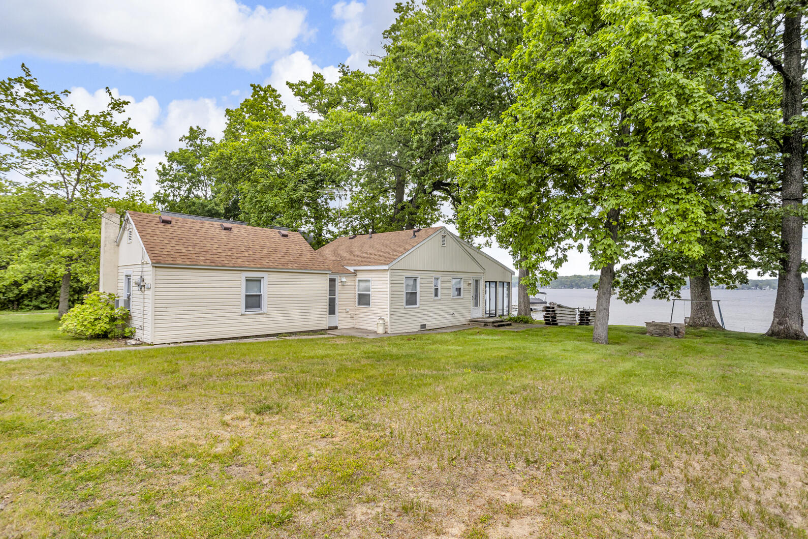 8370 Horton Beach Road Manitou Beach, MI 49253 - Photo 1 of 37 0N0A8367