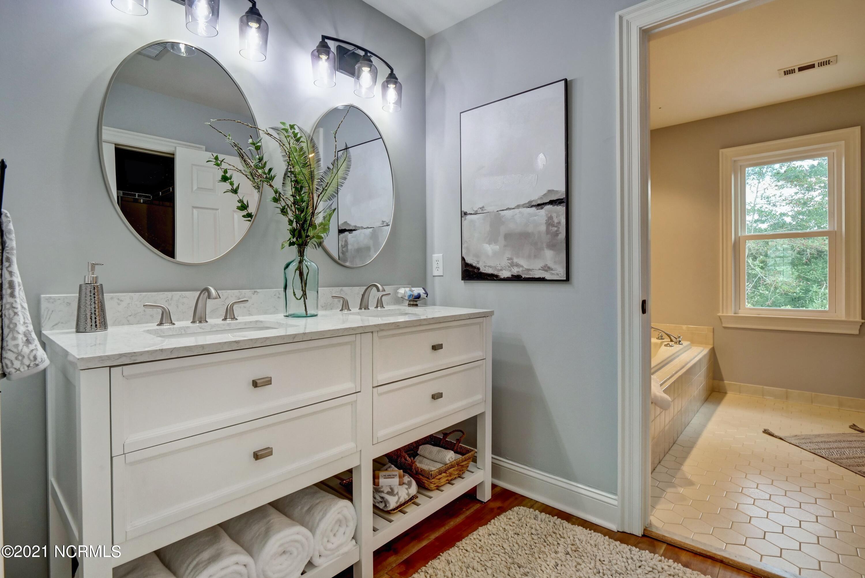 605 Sandfiddler Pointe Road Wilmington, NC 28409 - Photo 8 of 34 master bath