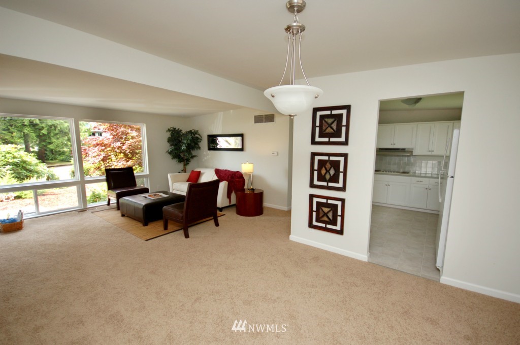 744 15th Way Southwest Edmonds, WA 98020 - Photo 4 of 15 Gallery Image 4