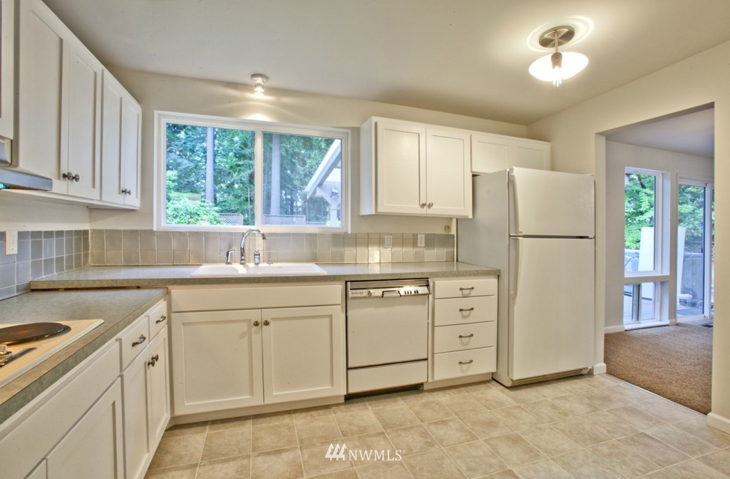 744 15th Way Southwest Edmonds, WA 98020 - Photo 6 of 15 Gallery Image 6